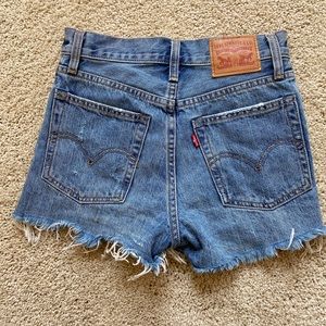 Levi’s wedgie high waist shorts size 24